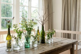 Hur man gör vaser av glasburkar: Enkel och billig upcycling för ditt hem