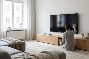 Kemiingenjören bekräftar hur du rengör TV:n: "Tänk inte ens på att använda fönsterputs"